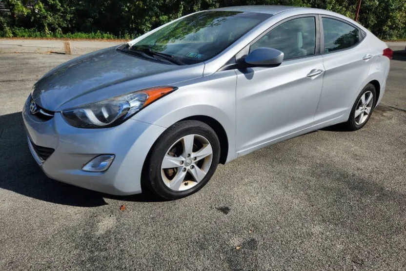 2013 Hyundai Elantra GLS photo 1