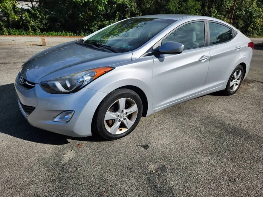 2013 Hyundai Elantra GLS photo 1