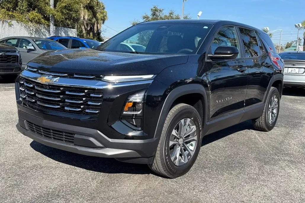 2025 Chevrolet Equinox LT photo 1