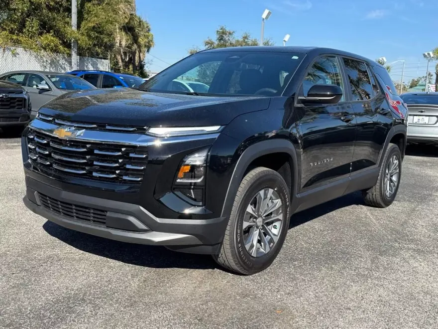 2025 Chevrolet Equinox LT photo 1