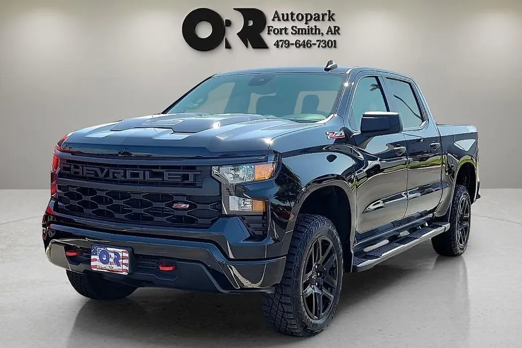 2024 Chevrolet Silverado 1500 Custom Trail Boss photo 1