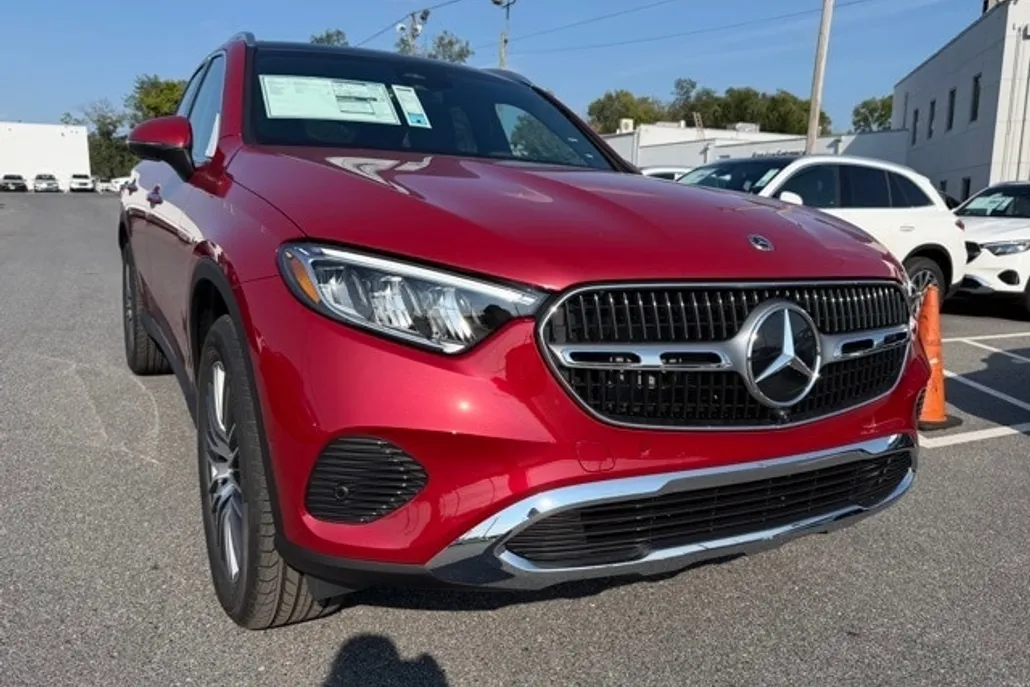 2026 Mercedes Benz GLC 300 4MATIC photo 1