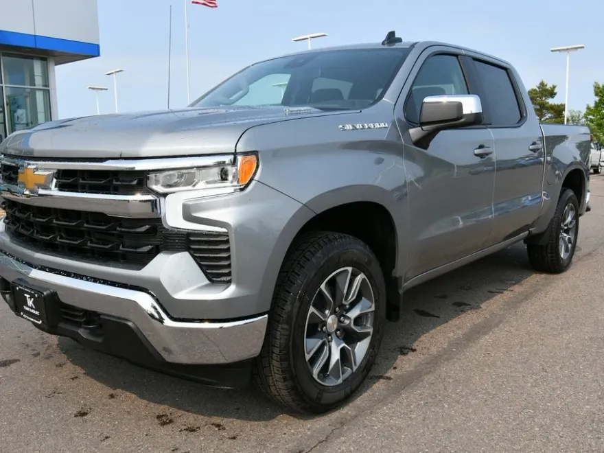 2025 Chevrolet Silverado 1500 LT photo 2