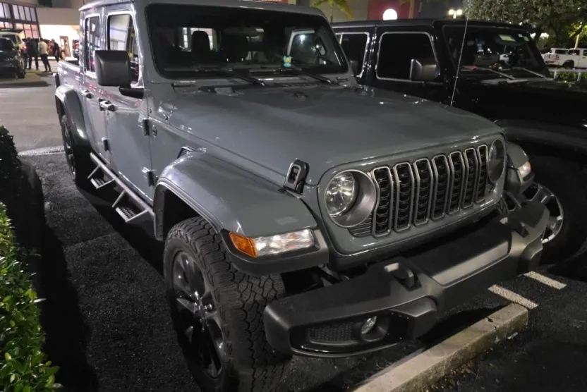 2025 Jeep Gladiator Sport photo 1
