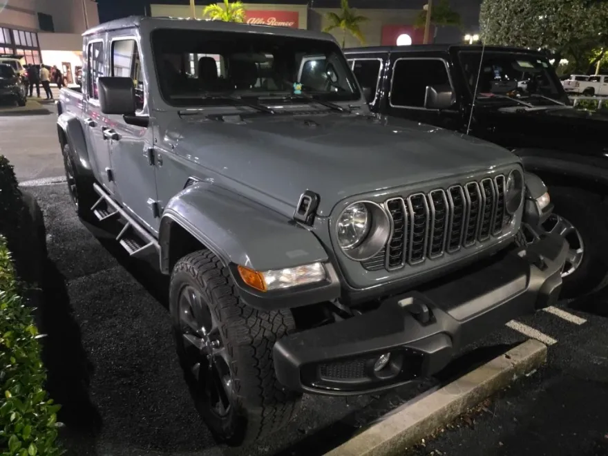 2025 Jeep Gladiator Sport photo 1