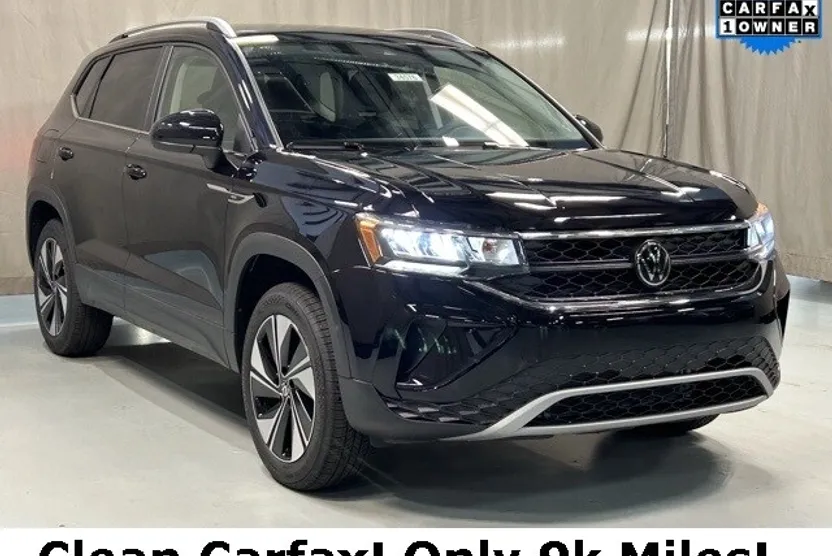 2024 Volkswagen Taos SE photo 1