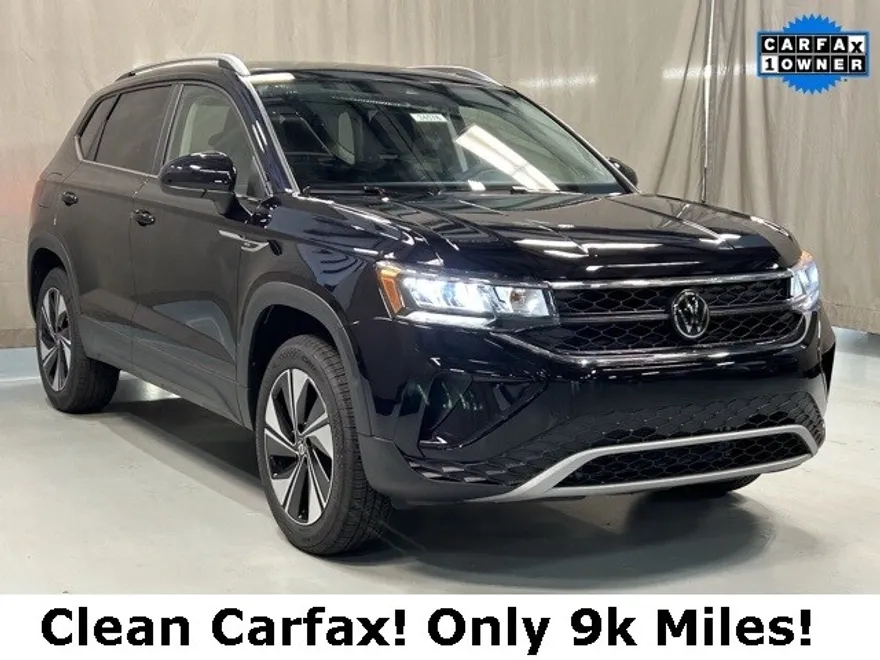 2024 Volkswagen Taos SE photo 1