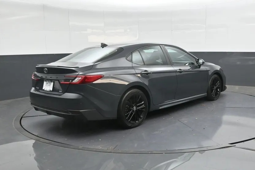 2025 Toyota Camry SE photo 1