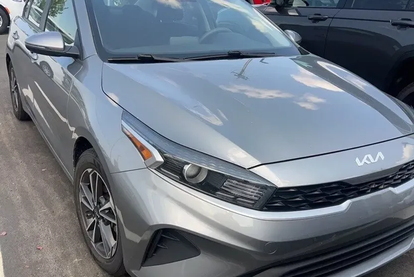 2023 Kia Forte LXS photo 1