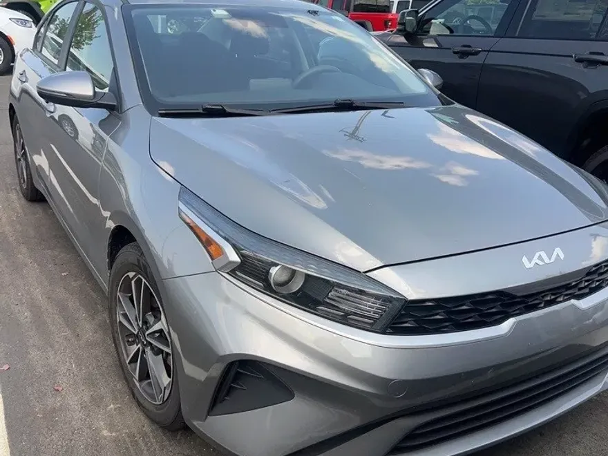 2023 Kia Forte LXS photo 1