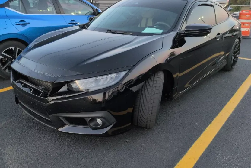2016 Honda Civic Touring photo 1