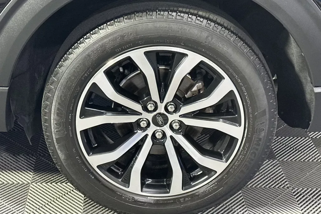 2022 Ford Explorer ST-Line photo 1