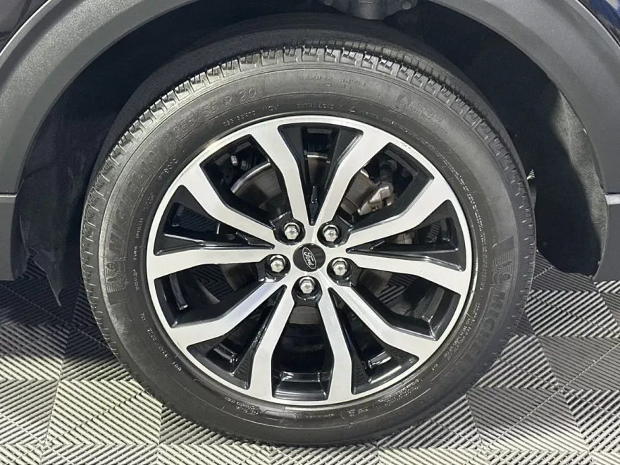 2022 Ford Explorer ST-Line photo 1