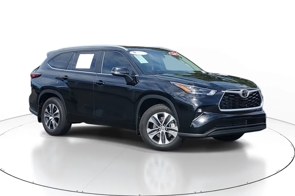 2024 Toyota Highlander XLE photo 1