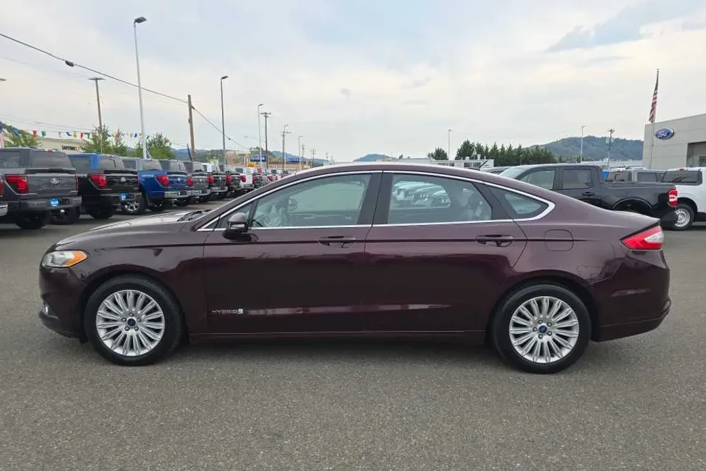 2013 Ford Fusion SE Hybrid photo 1