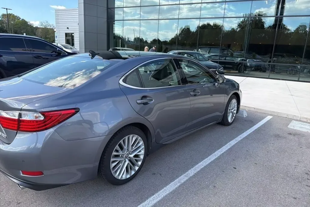 2015 Lexus ES 350 photo 1