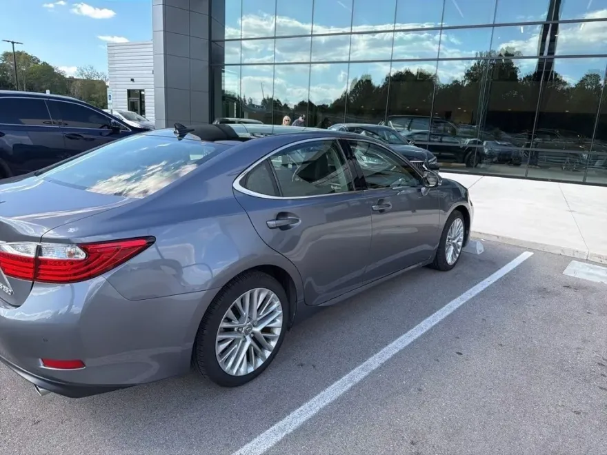 2015 Lexus ES 350 photo 1