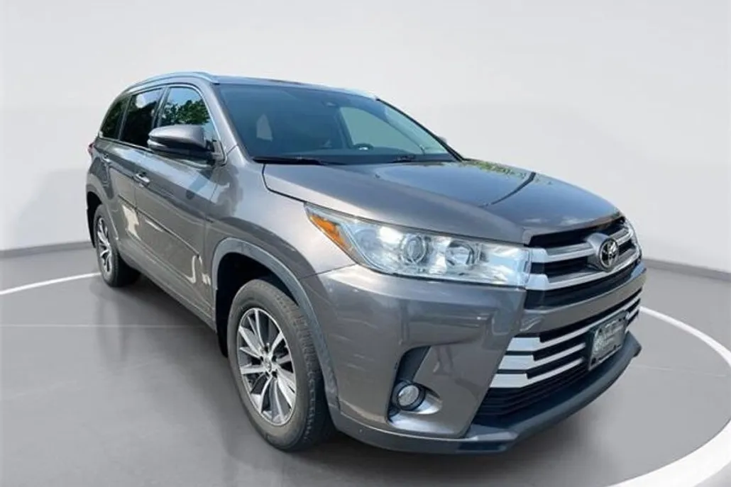 2019 Toyota Highlander XLE photo 1