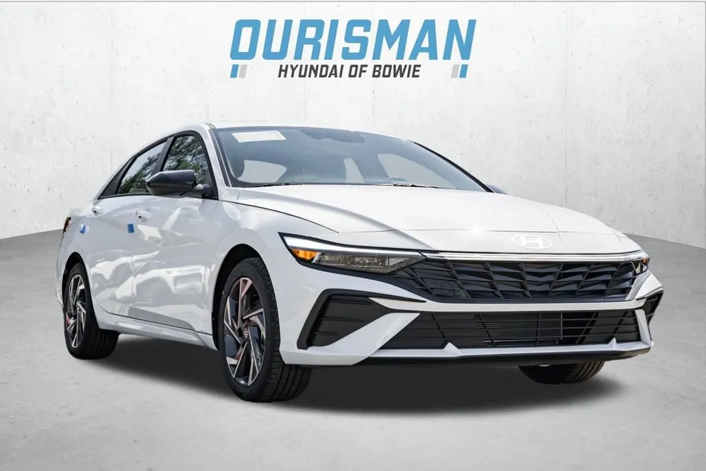 2025 Hyundai Elantra SEL Sport photo 1