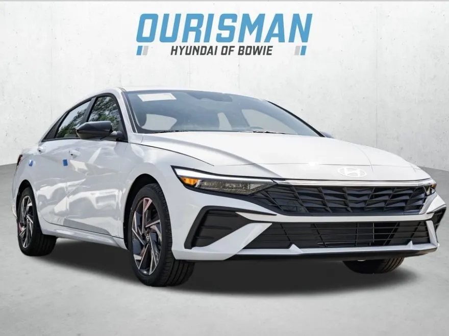 2025 Hyundai Elantra SEL Sport photo 1