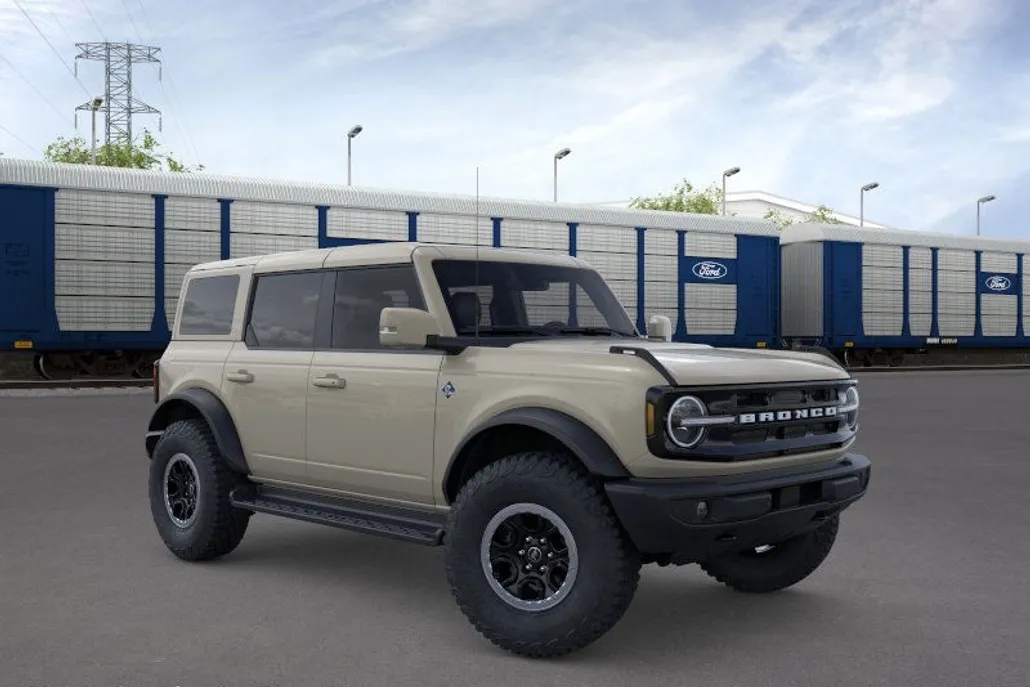 2025 Ford Bronco Outer Banks photo 1