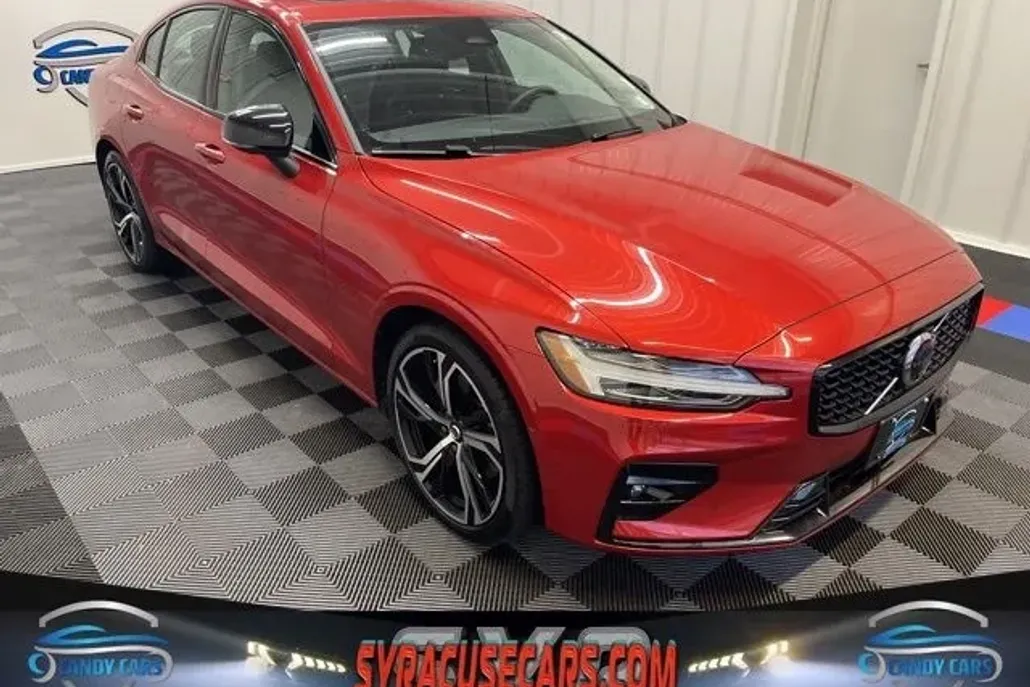 2024 Volvo S60 B5 Plus photo 1