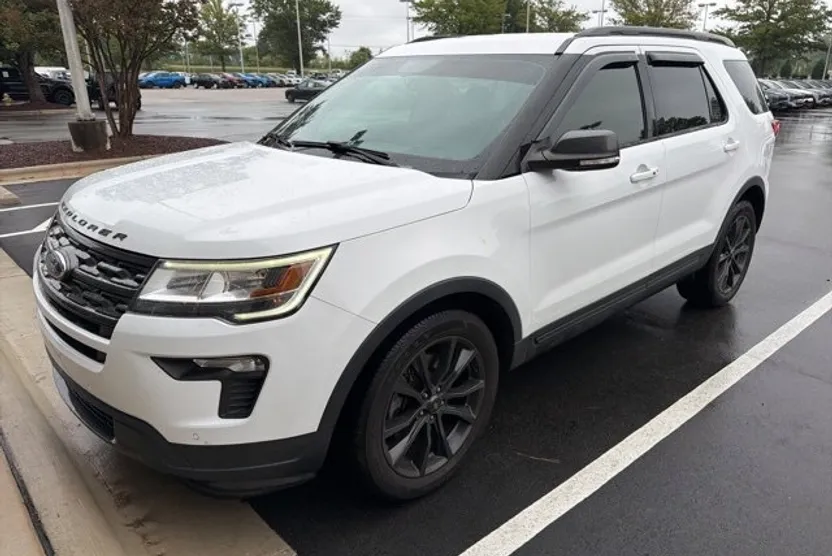 2018 Ford Explorer XLT photo 1