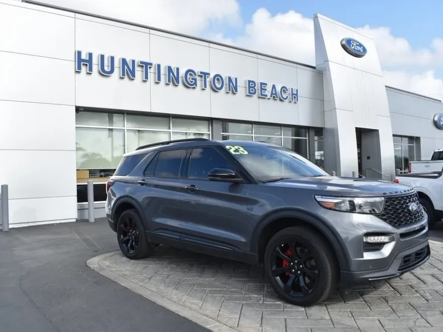 2023 Ford Explorer ST photo 1