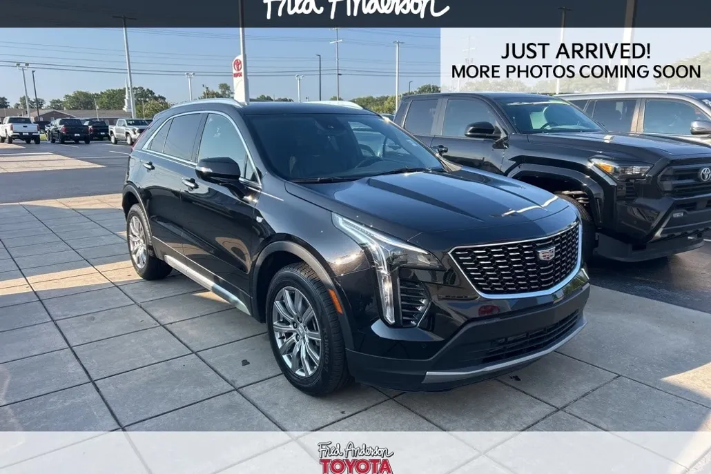 2023 Cadillac XT4 Premium Luxury photo 1
