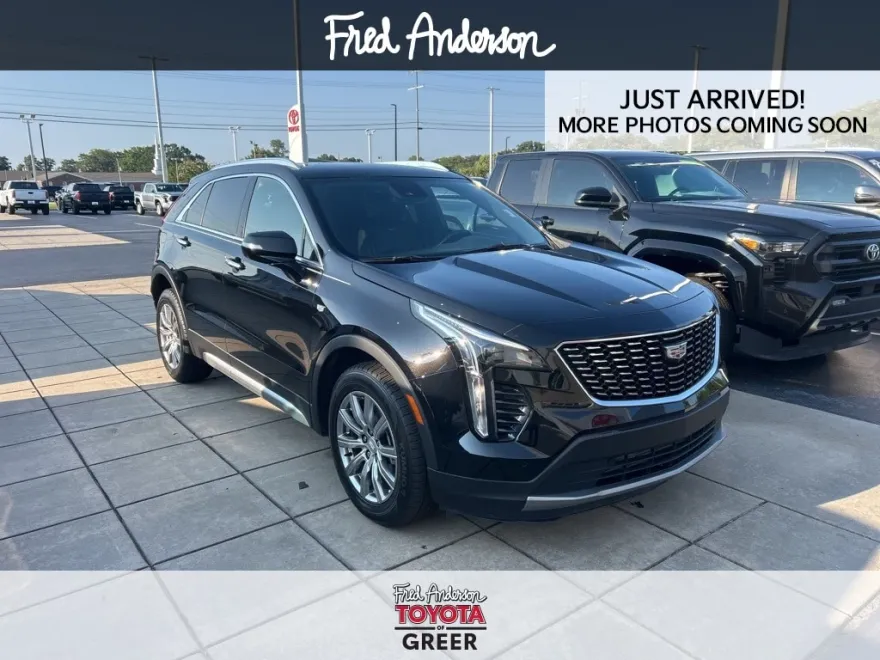 2023 Cadillac XT4 Premium Luxury photo 1