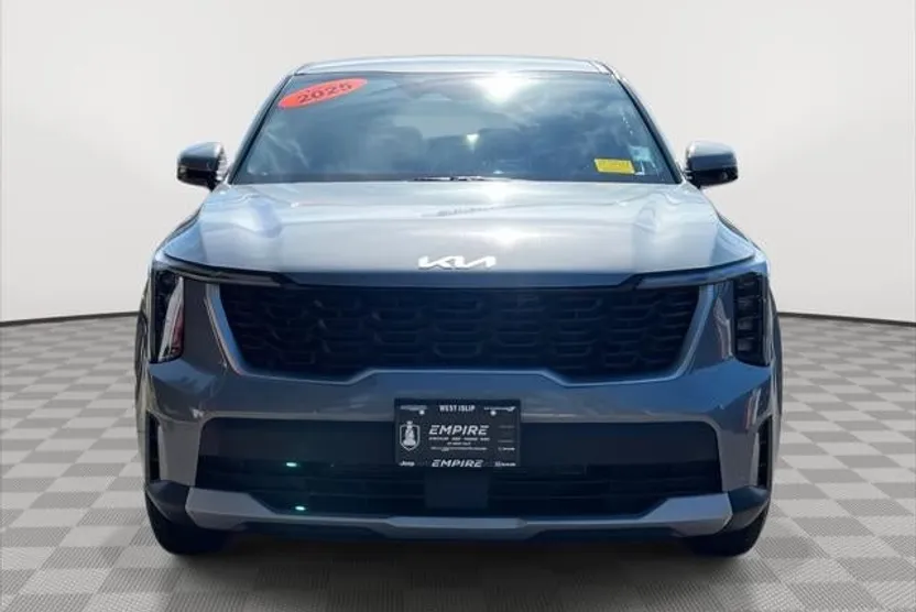 2025 Kia Sorento LX photo 1