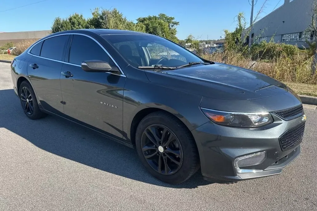 2016 Chevrolet Malibu 1LT photo 1
