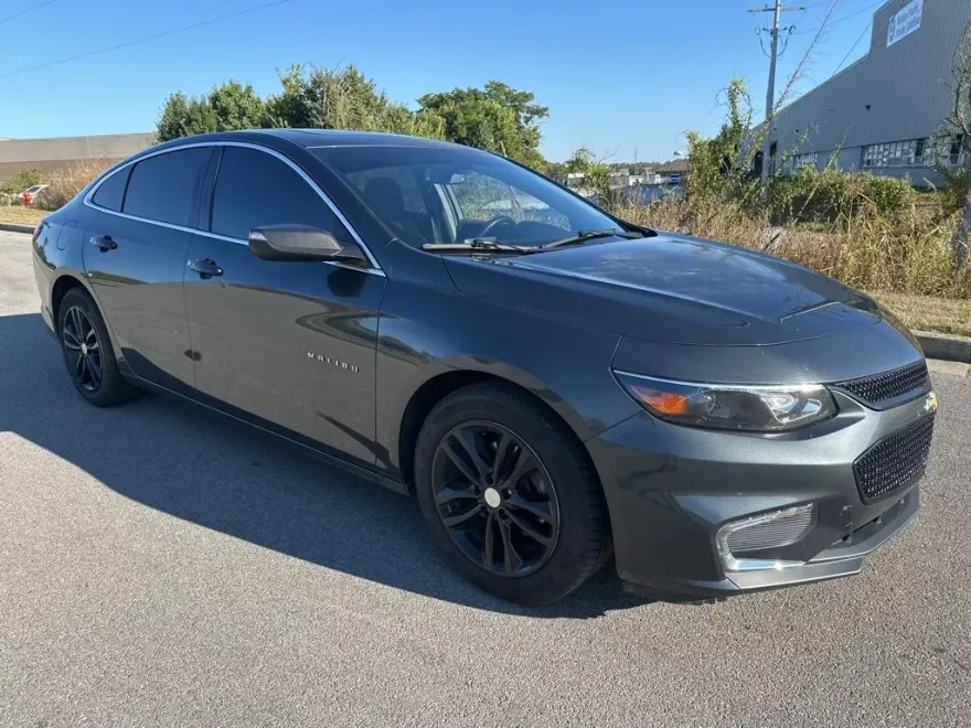 2016 Chevrolet Malibu 1LT photo 1