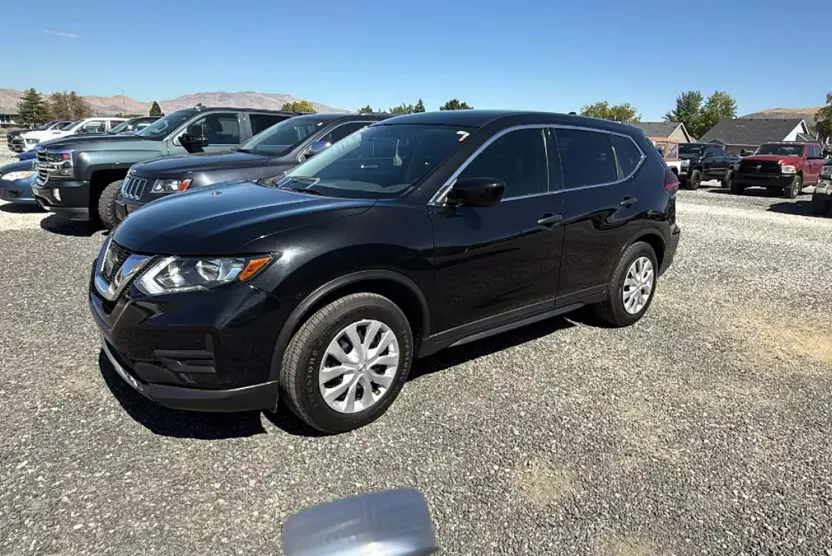 2020 Nissan Rogue S photo 1