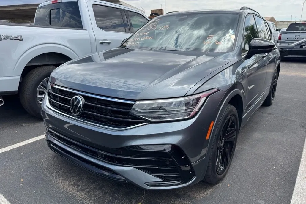 2023 Volkswagen Tiguan SE R-Line Black photo 1