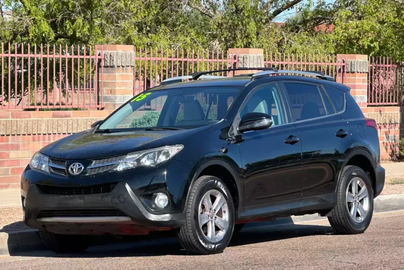 2015 Toyota RAV4 XLE photo 1