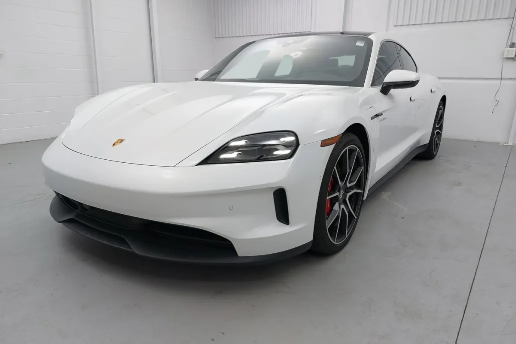 2025 Porsche Taycan 4S photo 1