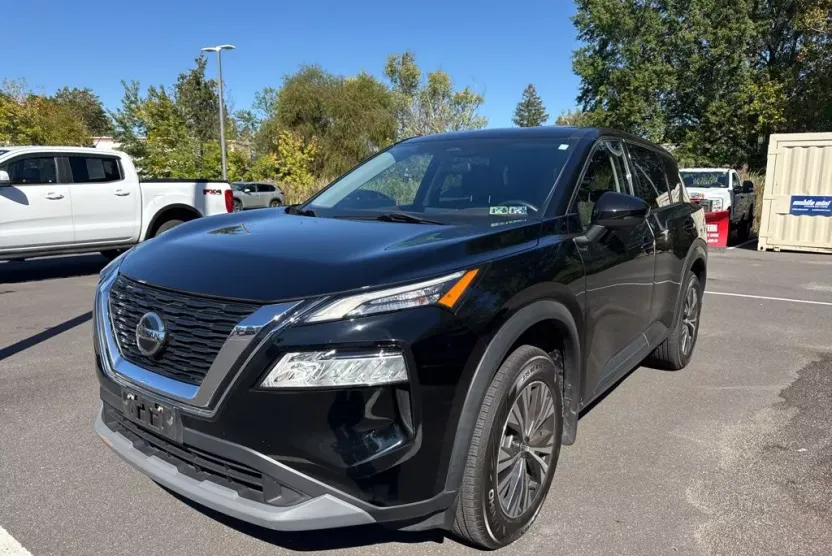 2021 Nissan Rogue SV photo 1