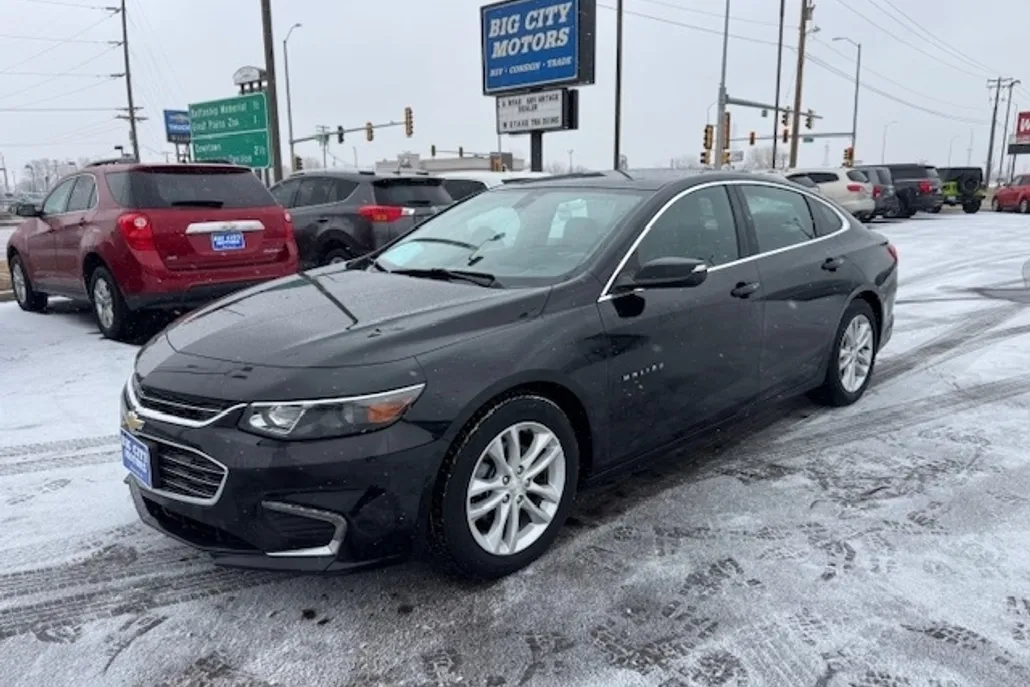 2017 Chevrolet Malibu photo 1