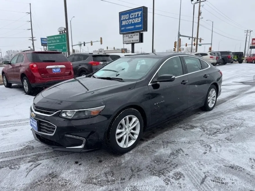 2017 Chevrolet Malibu photo 1