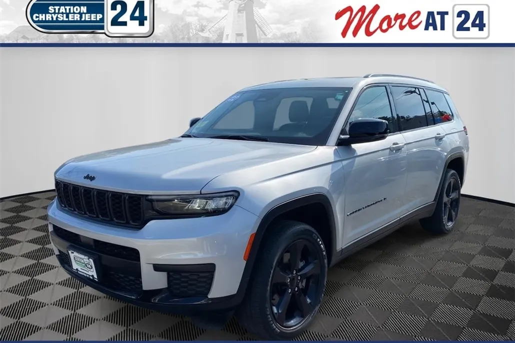 2022 Jeep Grand Cherokee Laredo photo 1
