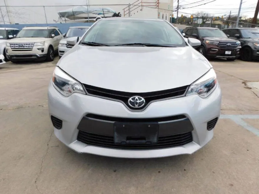 2015 Toyota Corolla LE photo 1