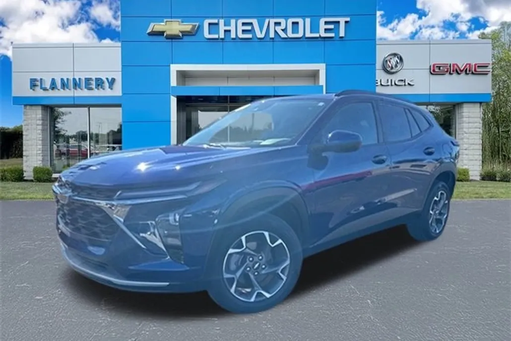 2024 Chevrolet Trax LT photo 1