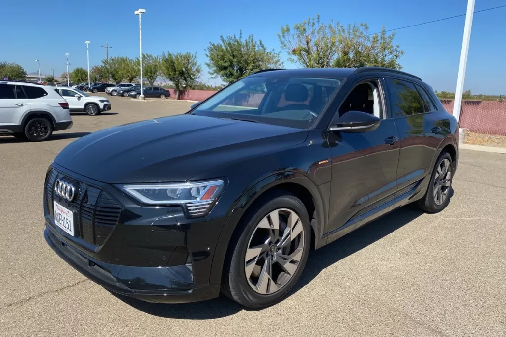 2021 Audi e-tron Premium photo 1