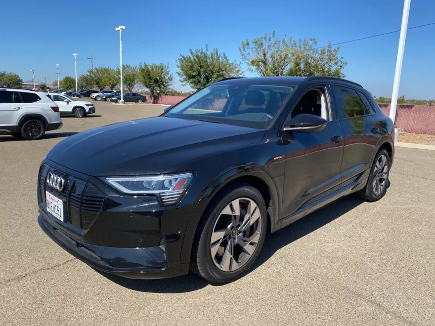 2021 Audi e-tron Premium photo 1