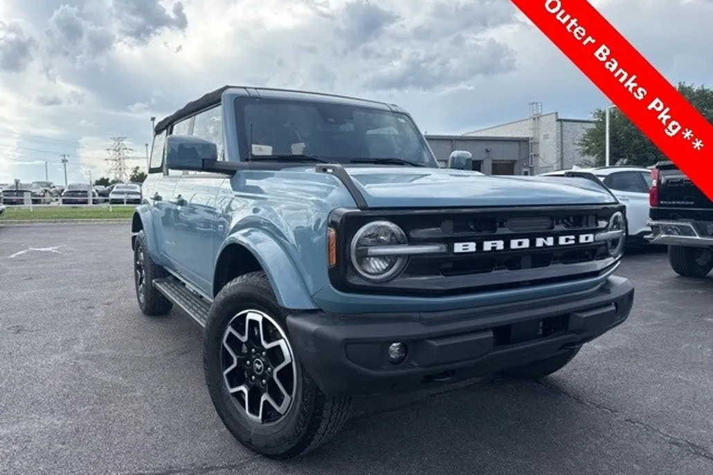 2023 Ford Bronco Outer Banks photo 1