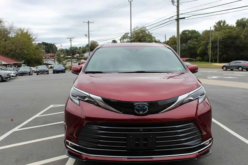 2022 Toyota Sienna Platinum photo 1