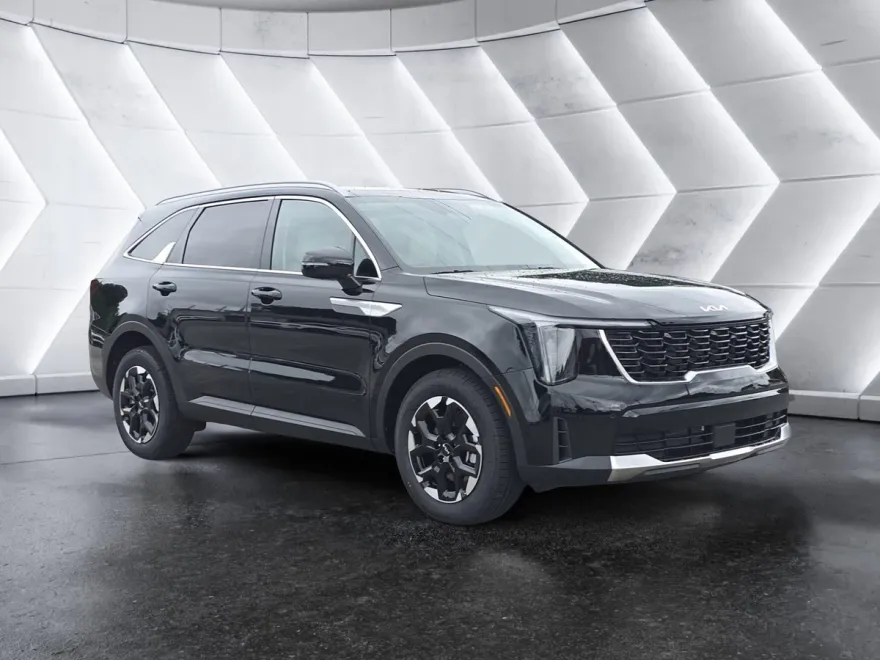2025 Kia Sorento S photo 1