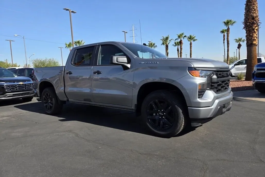 2025 Chevrolet Silverado 1500 Custom photo 1