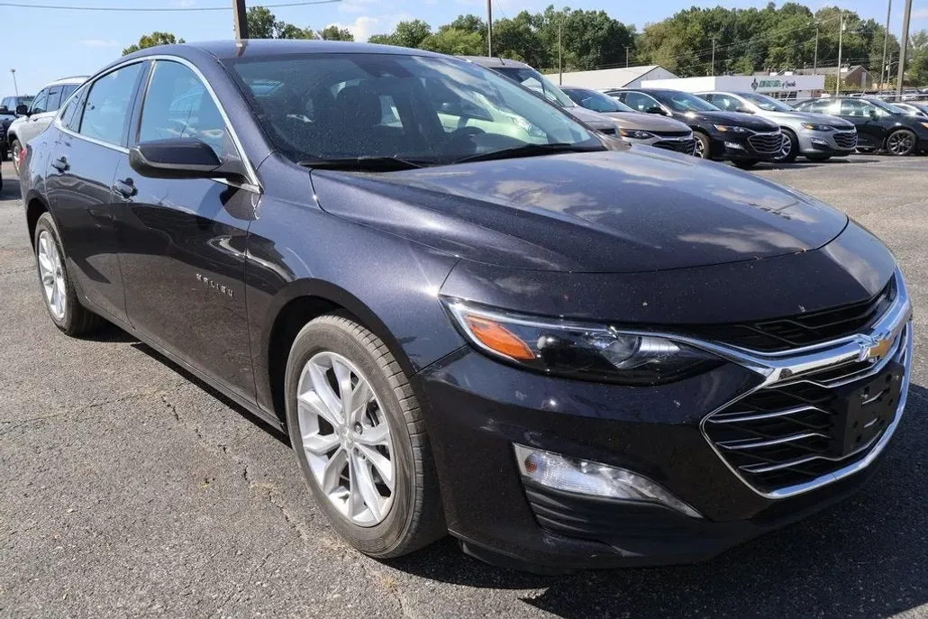 2023 Chevrolet Malibu 1LT photo 1